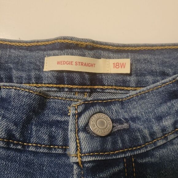 NEW 18W LEVI'S WEDGIE STRAIGHT LEG HIGH RISE BUTTON DENIM JEANS 18 W NWT - Picture 13 of 16